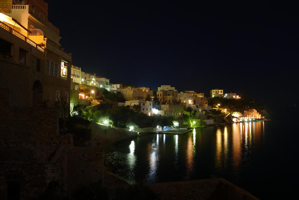 Apollonos Seafront Apartment Ermoupoli Ngoại thất bức ảnh